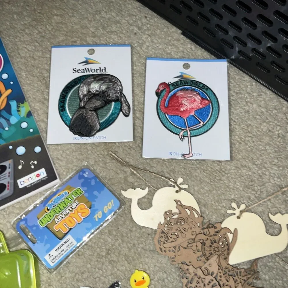SEAWORLD REUSABLE BAG, GIRLS BUNDLE NECKLACE,SHIRT PINS,KEYCHAIN, PATCH,BOOK, ET